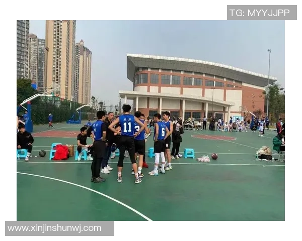 成都篮球队在邀请赛中以70分稳居积分榜首位，展现强劲实力